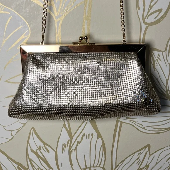 Olga Berg “Zara” Gold Metal Mesh Clutch Bag - EXCELLENT condition! - Picture 10 of 11